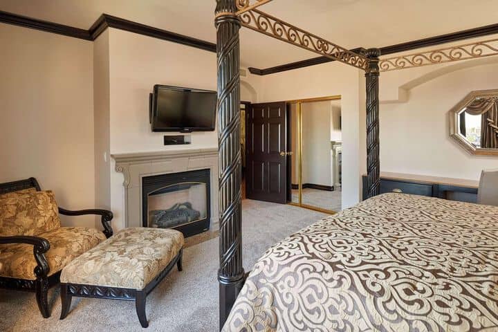 Room 8 of 28