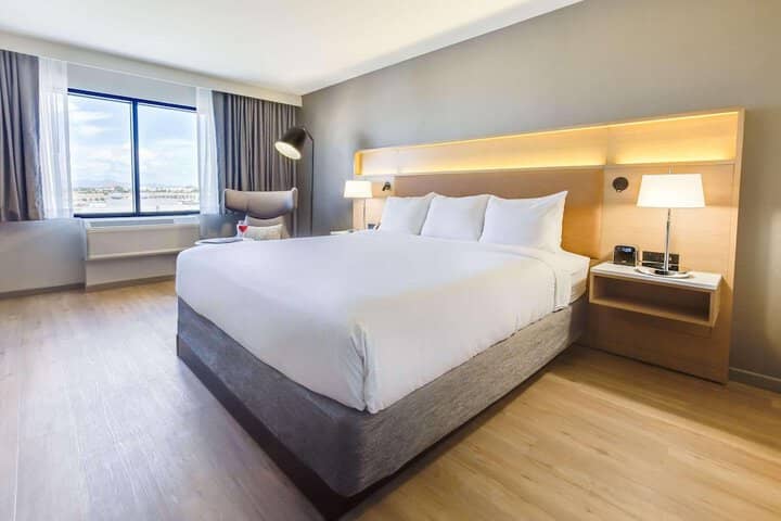 Room 8 of 33