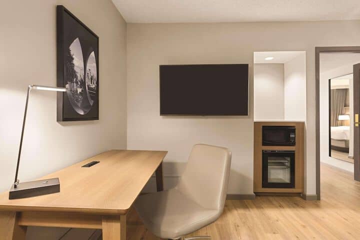 Room 10 of 34