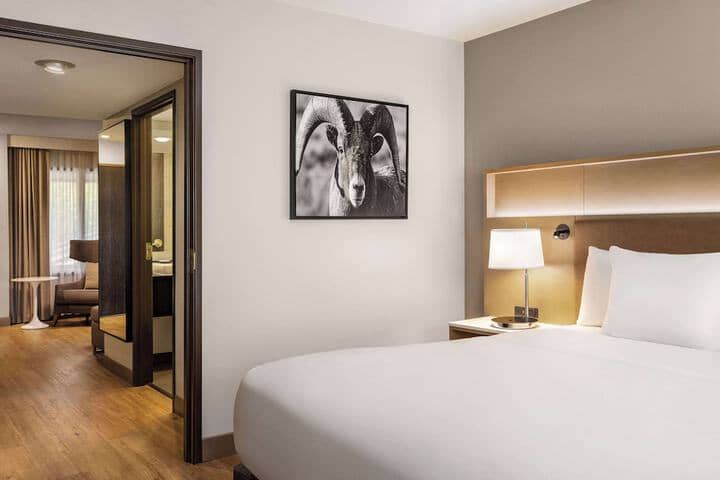 Room 10 of 35