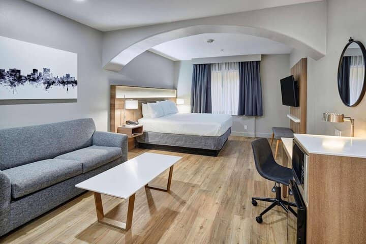 Room 2 of 28