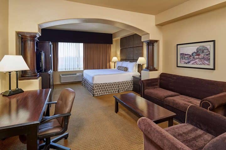 Room 4 of 28