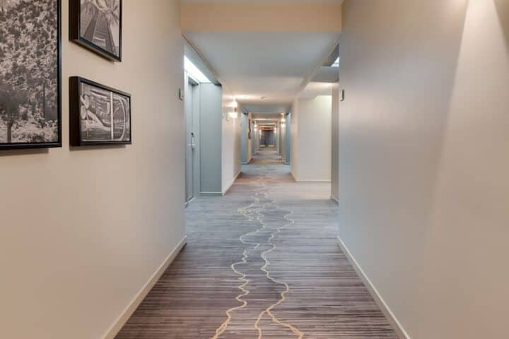 Ballroom/Hall 28 of 33