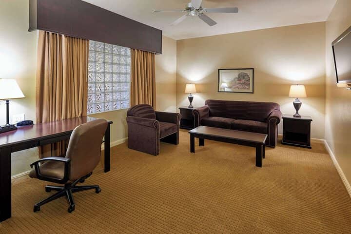 Room 14 of 28