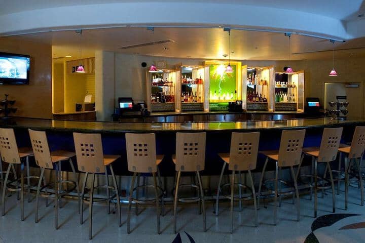 Lounge 18 of 24