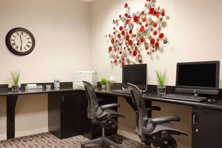 Business Center 32 of 33